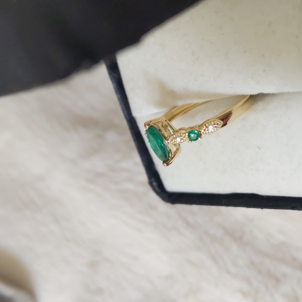 Emerald and Diamond Ring - Picture 3 of 8